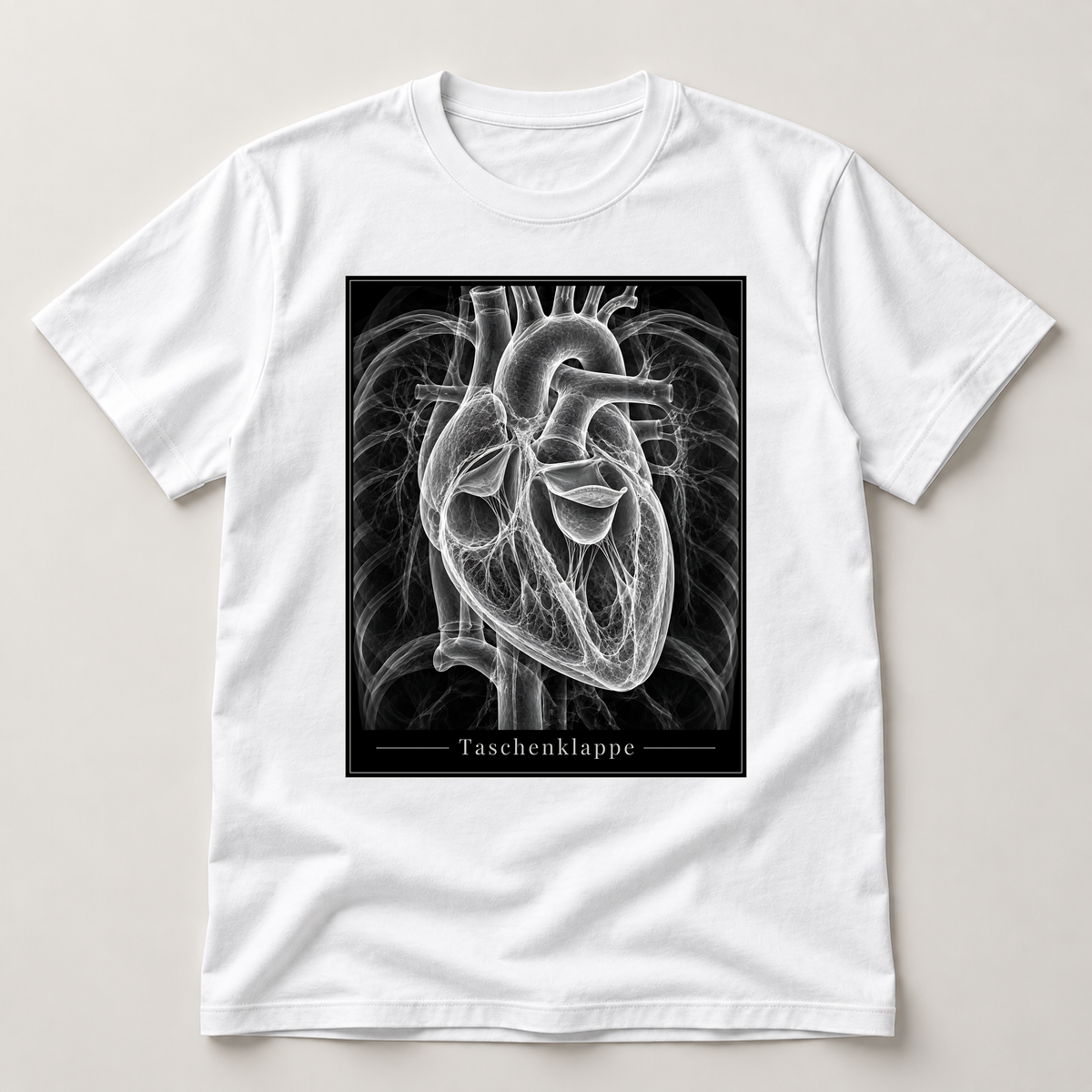 Taschenklappe – weißes T-Shirt als flache Ansicht