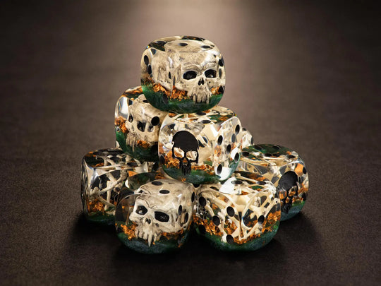 Totenkopf & Knochen Würfelset – Handgemachte Epoxidharz für DND & Brettspiele