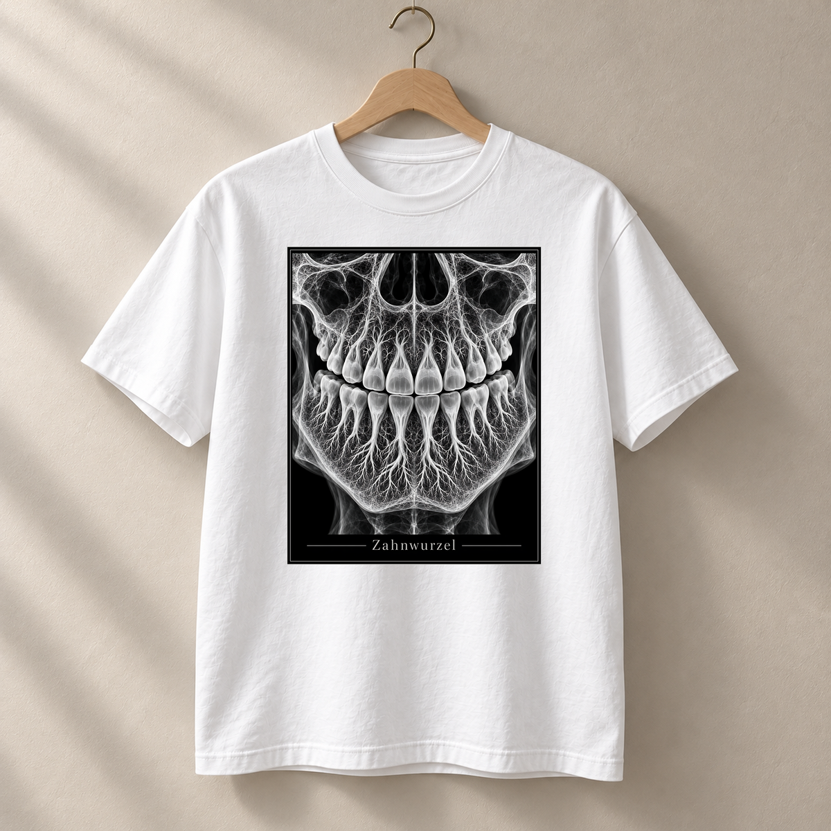 Zahnwurzel – weißes T-Shirt hängend