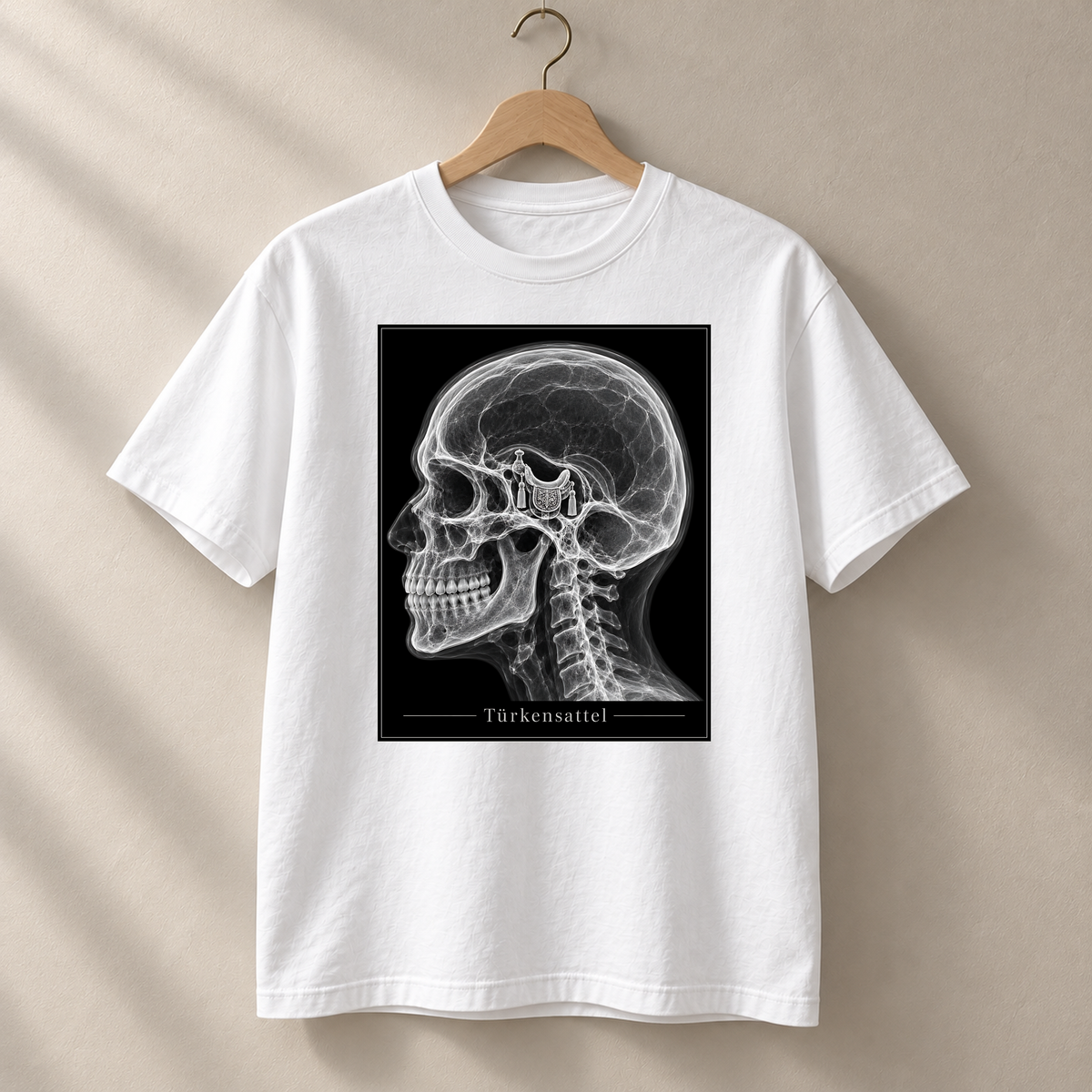 Türkensattel – weißes T-Shirt hängend