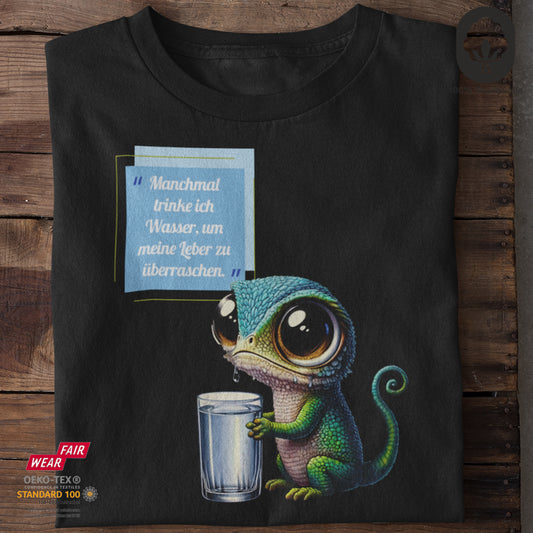 Manchmal trinke ich Wasser, um meine Leber zu überraschen - Tshirt