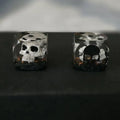 Totenkopf & Knochen Würfelset – Handgemachte  Epoxidharz für DND & Brettspiele