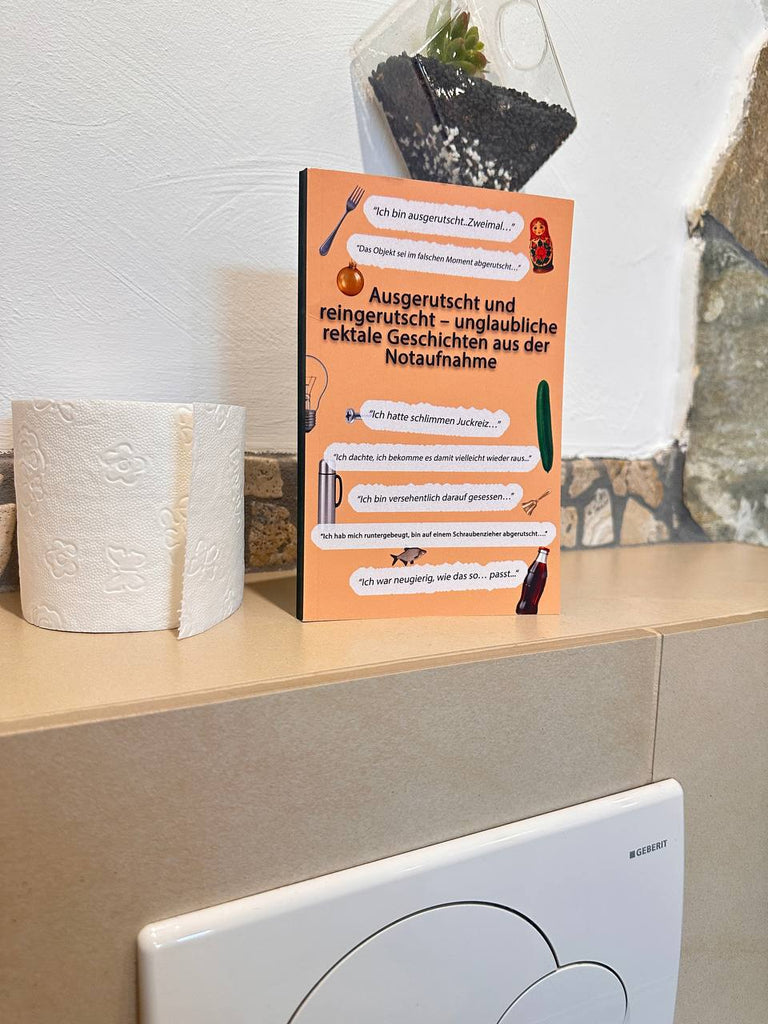 Das orangefarbene Taschenbuch auf einer Ablage